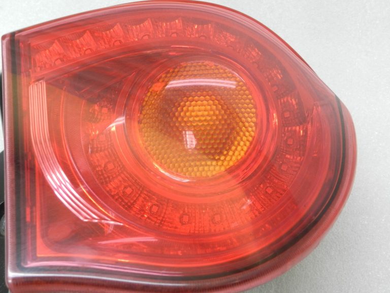 Oriģinālais testētais Alfa Romeo Giulietta 940 aizmugurējais lukturis ārējais labajā pusē 50513612