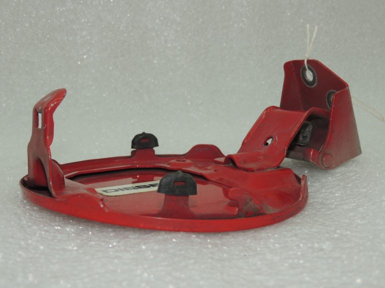 Oriģināls Suzuki Swift I degvielas uzpildes aizbīdnis ZCF BRIGHT RED SLD 64850-63J00