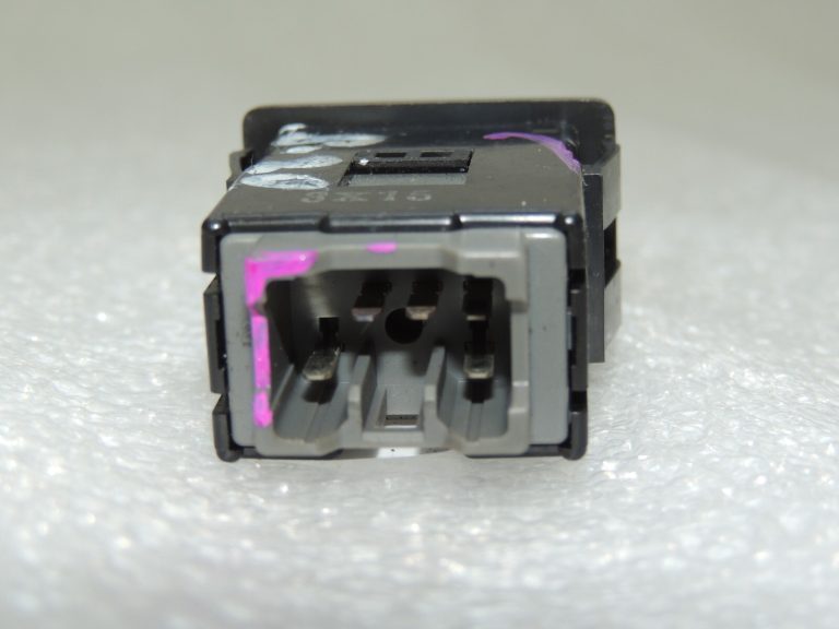 Suzuki ārējo spoguļu sildītāja slēdzis 3795559J00