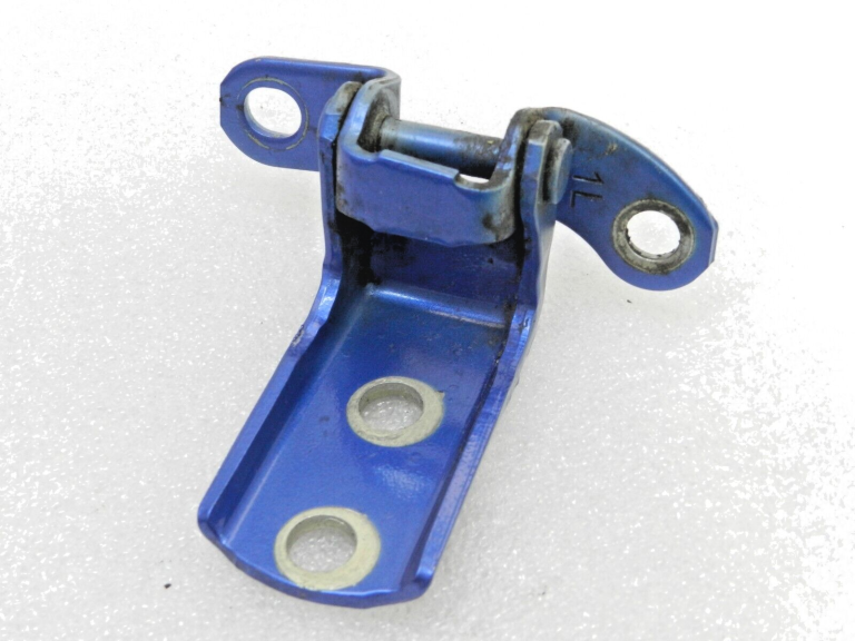 Toyota Yaris P13 durvju eņģe aizmugurējā kreisā zem 8X2 687800D071