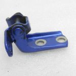 Toyota Yaris P13 durvju eņģe aizmugurējā kreisā zem 8X2 687800D071