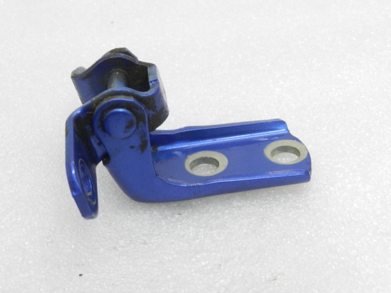 Toyota Yaris P13 durvju eņģe aizmugurējā kreisā zem 8X2 687800D071