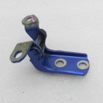 Toyota Yaris P13 durvju eņģe aizmugurējā kreisā zem 8X2 687800D071
