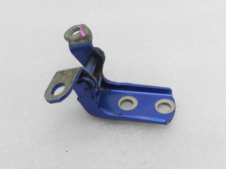 Toyota Yaris P13 durvju eņģe aizmugurējā kreisā zem 8X2 687800D071