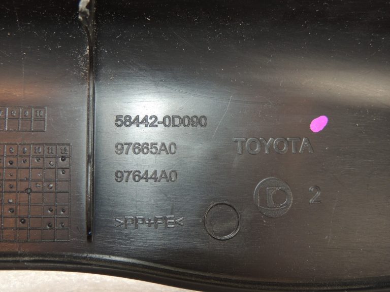 Toyota Yaris P13 salona vāks 584420D090