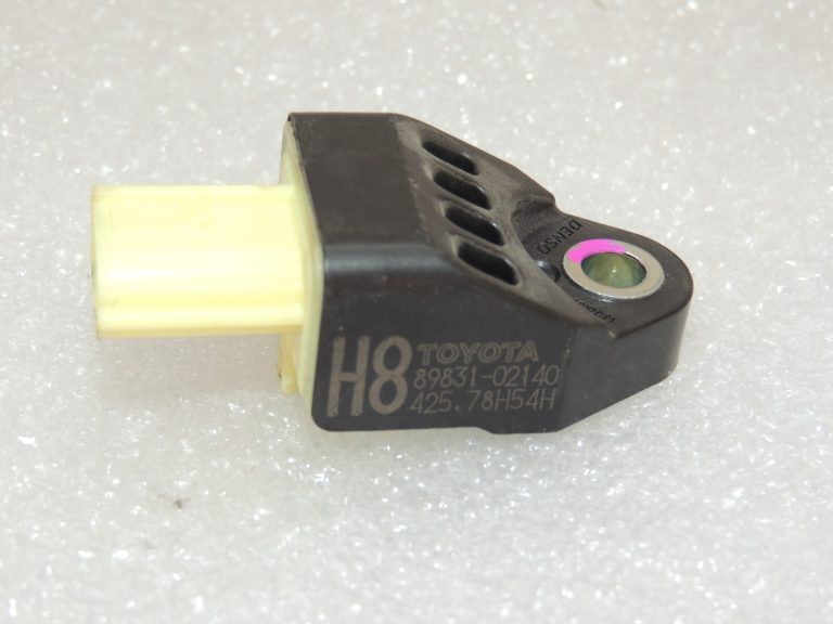 Toyota Yaris P13 Gaisa spilvena sensors 8983102140