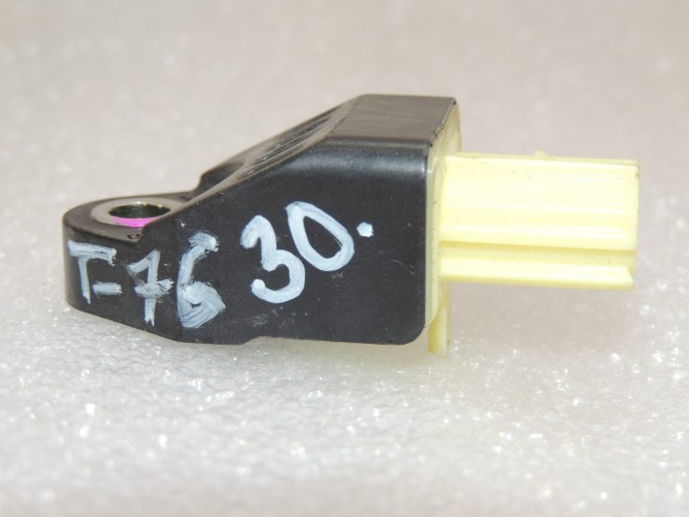 Toyota Yaris P13 Gaisa spilvena sensors 8983102140