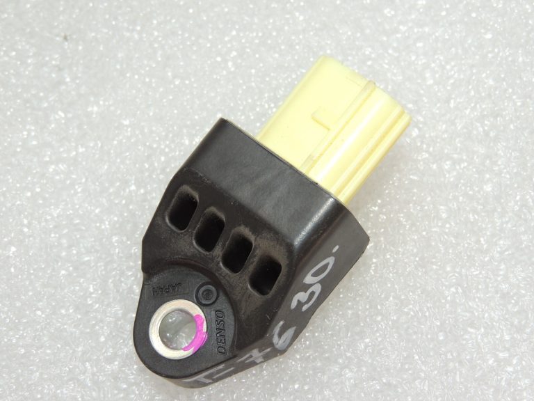 Toyota Yaris P13 Gaisa spilvena sensors 8983102140