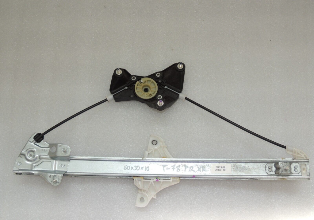 Toyota Yaris P13 Logu regulators priekšējais kreisais 69820K0010