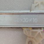 Toyota Yaris P13 Logu regulators priekšējais kreisais 69820K0010