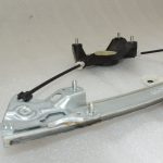 Toyota Yaris P13 Logu regulators priekšējais kreisais 69820K0010