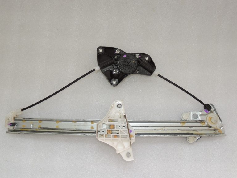 Toyota Yaris P13 Logu regulators priekšējais kreisais 69820K0010