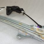 Toyota Yaris P13 Logu regulators priekšējais kreisais 69820K0010