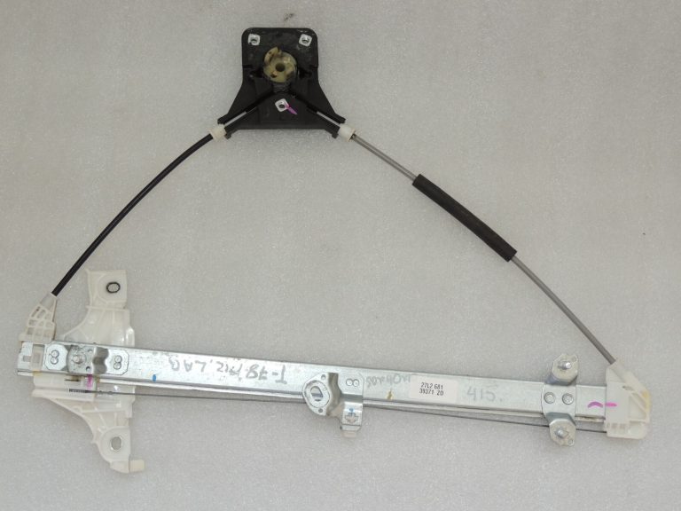 Toyota Yaris P13 Aizmugurējā loga regulators pa labi 69830K0020