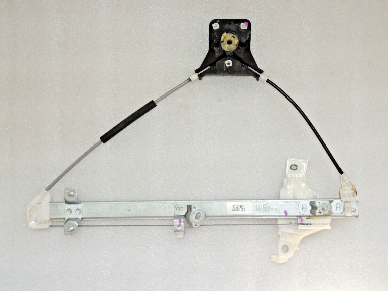 Toyota Yaris P13 aizmugurējais kreisais loga regulators 69840K0020