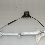 Toyota Yaris P13 aizmugurējais kreisais loga regulators 69840K0020