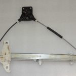 Toyota Yaris P13 aizmugurējais kreisais loga regulators 69840K0020