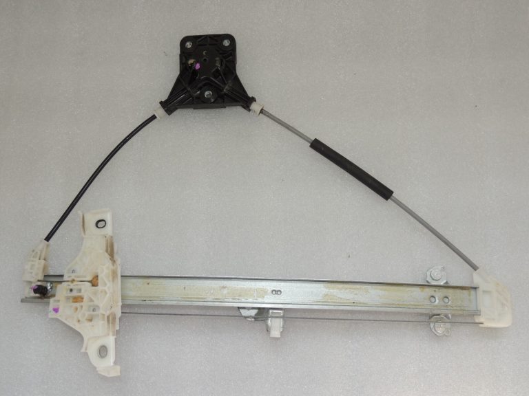 Toyota Yaris P13 aizmugurējais kreisais loga regulators 69840K0020