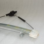 Toyota Yaris P13 aizmugurējais kreisais loga regulators 69840K0020