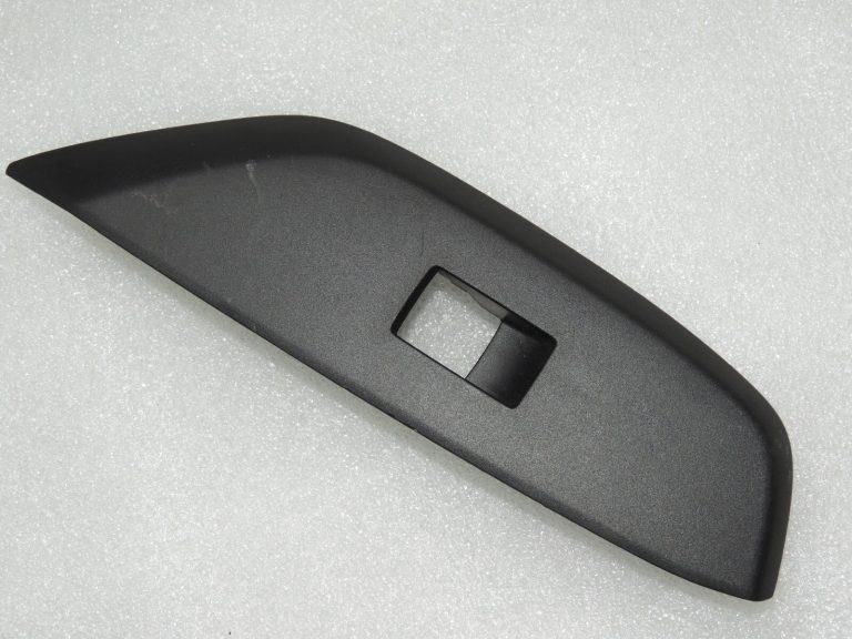 Toyota Yaris P13 Logu slēdža vāks priekšējais labais 74231K0080