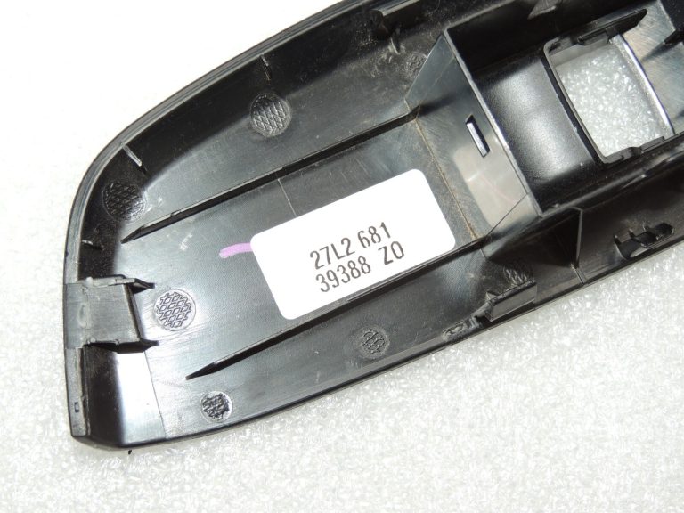 Toyota Yaris P13 Logu slēdža vāks priekšējais labais 74231K0080