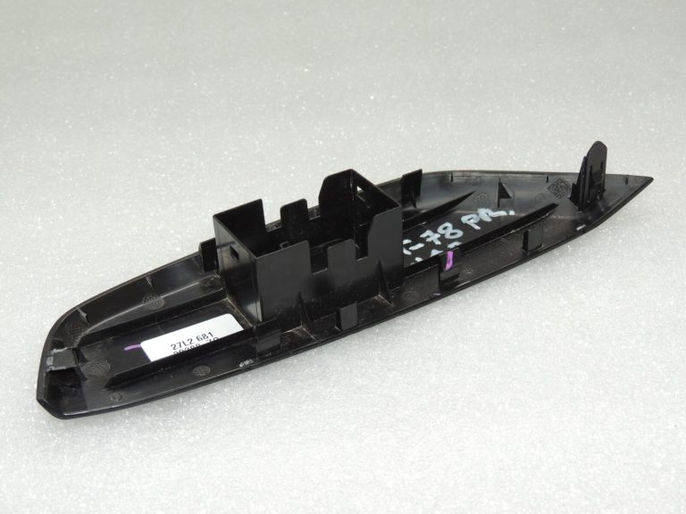 Toyota Yaris P13 Logu slēdža vāks priekšējais labais 74231K0080