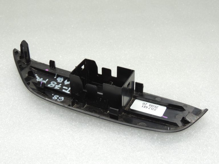 Toyota Yaris P13 Logu slēdža vāks priekšējais labais 74231K0080