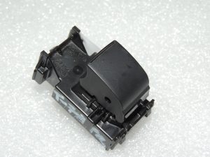 Toyota Yaris P13 Logu slēdzis priekšējais labais 8481002260