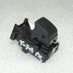 Toyota Yaris P13 Logu slēdzis priekšējais labais 8481002260