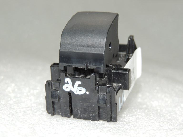 Toyota Yaris P13 Logu slēdzis priekšējais labais 8481002260