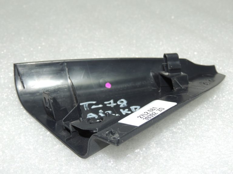 Toyota Yaris P13 Aizmugures kreiso durvju līstes 67674K0020