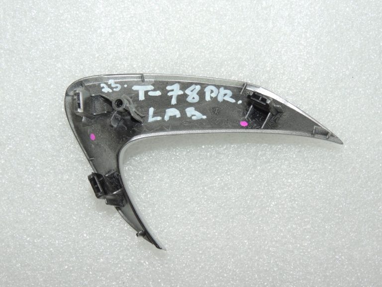 Toyota Yaris P13 durvju vāks priekšējais labās puses 67655K0050C2