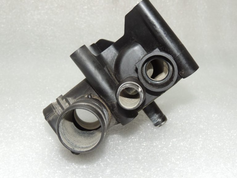 Ford Kuga I 2.0TDCi termostata korpuss 1373385 3M5Q-8A586-CA
