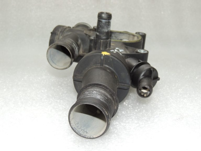 Ford Kuga I 2.0TDCi termostata korpuss 1373385 3M5Q-8A586-CA