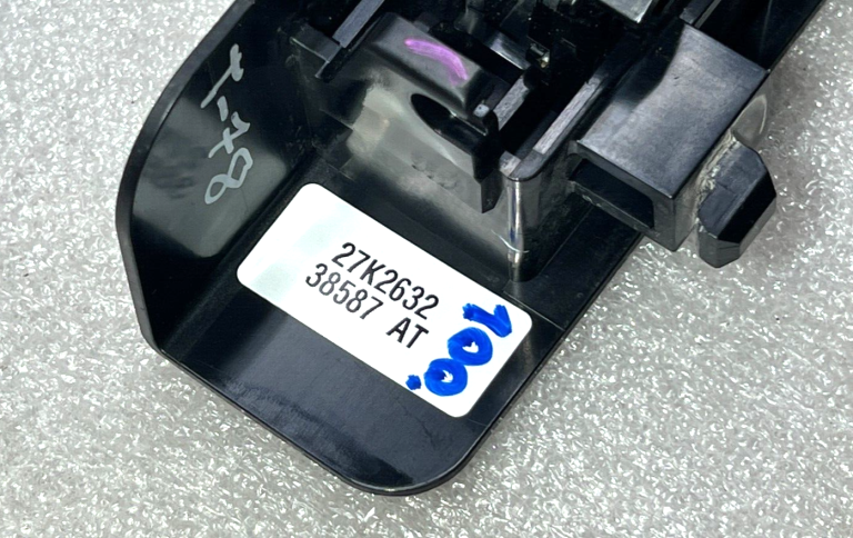 Toyota Yaris IV (XP210) Rokturis degvielas uzpildes vāka atvēršanai 7730612020