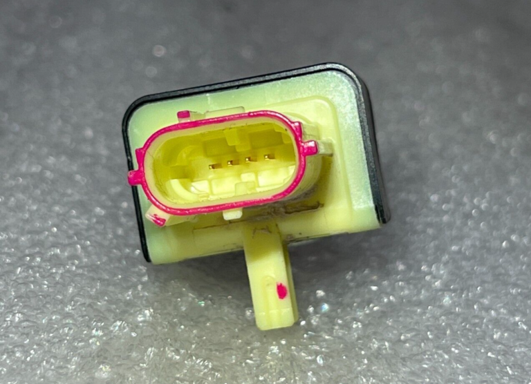 Toyota Yaris IV (XP210) Aizmugures trieciena sensors 89831-0d140