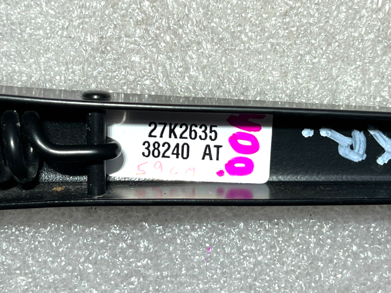 Toyota Yaris IV (XP210) Priekšējais kreisais vējstikla tīrītājs 85221k0020