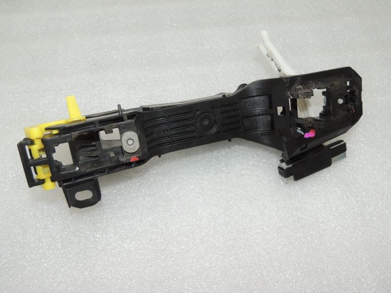 Toyota Avensis T27 Ārējo durvju rokturu turētājs Aizmugurējā labajā pusē 6920305042