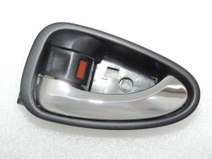 Toyota Avensis T27 Ручка двери салона хромированная левая 6920605051
