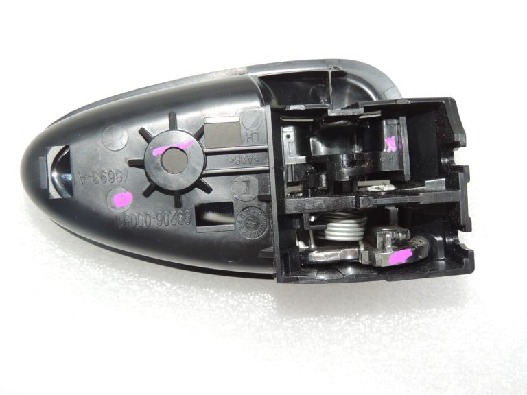 Toyota Avensis T27 Interjera durvju rokturis hromēts kreisais 6920605051