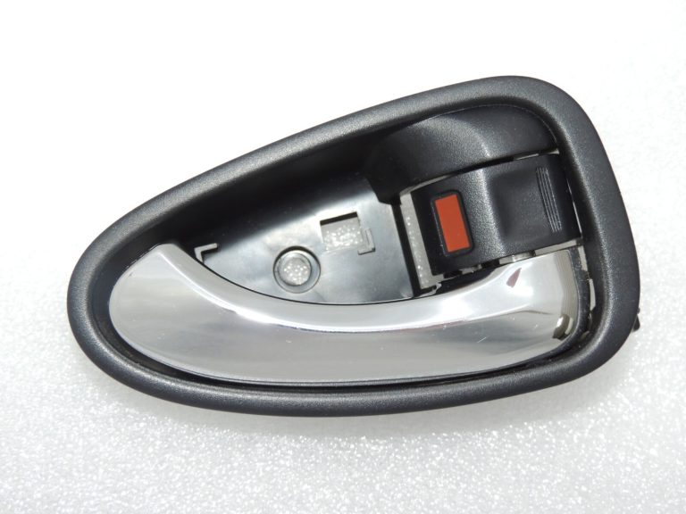 Toyota Avensis T27 Iekštelpu durvju rokturis hromēts labajā pusē 6920505051