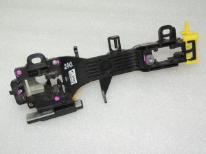 Toyota Avensis T27 R2 Ārējo durvju rokturu turētājs priekšējais kreisais 6920205040