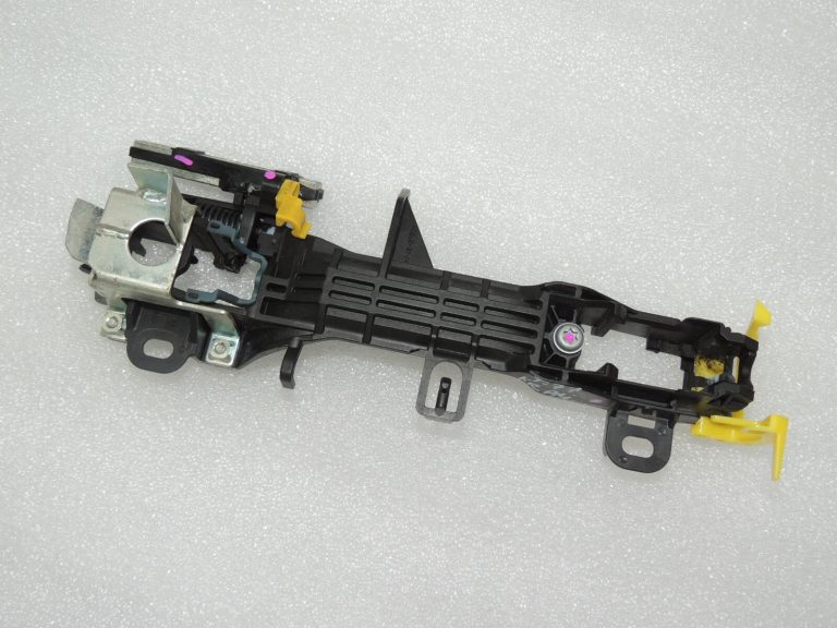 Toyota Avensis T27 R2 Ārējo durvju rokturu turētājs priekšējais kreisais 6920205040