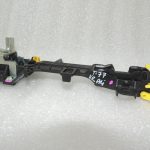 Toyota Avensis T27 R2 Ārējo durvju rokturu turētājs priekšējais kreisais 6920205040
