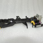Toyota Avensis T27 R2 Ārējo durvju rokturu turētājs priekšējais kreisais 6920205040