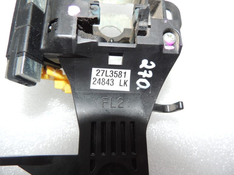 Toyota Avensis T27 R2 Ārējo durvju rokturu turētājs priekšējais kreisais 6920205040