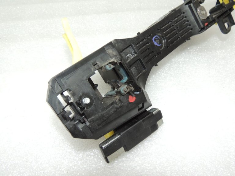 Toyota Avensis T27 R2 Ārējo durvju rokturu turētājs aizmugurējais kreisais 6920405042
