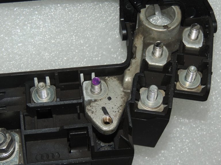 VW Audi akumulatora pārslodzes aizsardzības centrālais drošinātājs 8J0915459