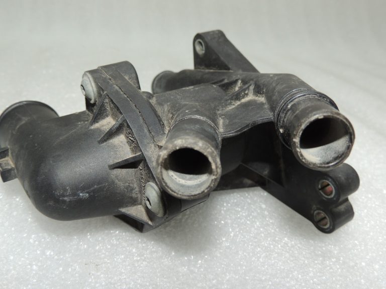 Ford Focus III 1.0i termostata korpuss 1872633 CM5G-9K478-GA