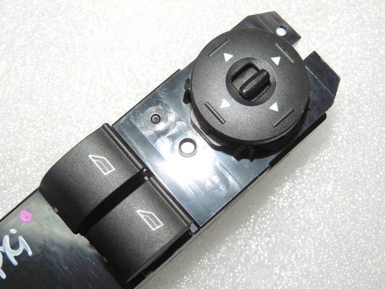 Ford Focus III Turnier elektrisko logu slēdzis priekšējais kreisais 2120871